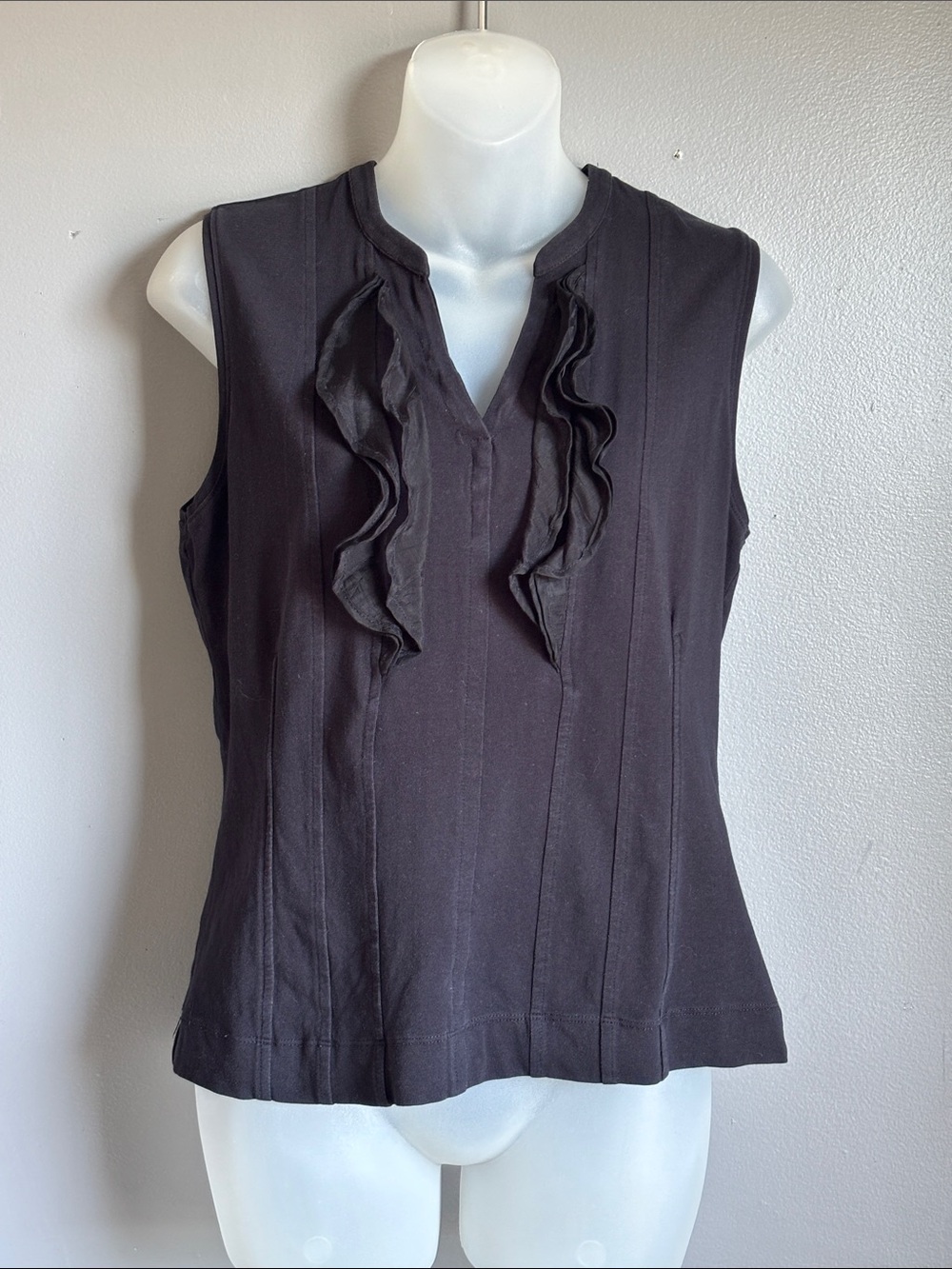 NIC+ZOE Black Sleeveless Ruffle-Trim tank shirt *sz M *